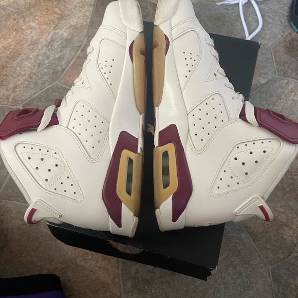 Used Jordan retro 6 maroon youth size 7y - Picture 3 of 7